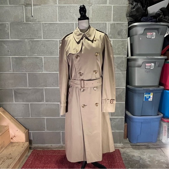 Burberry trench coat. - Picture 2 of 14